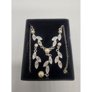 Avon 2013 Marquise Leaves Pearl Necklace and Earring Set NIB